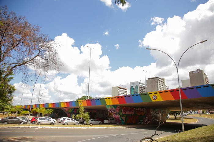 viaduto arco-íris gay LGBT Brasilia orgulho