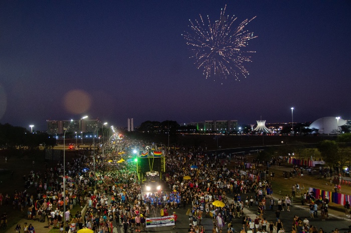 parada do orgulho lgbts de brasília 2023